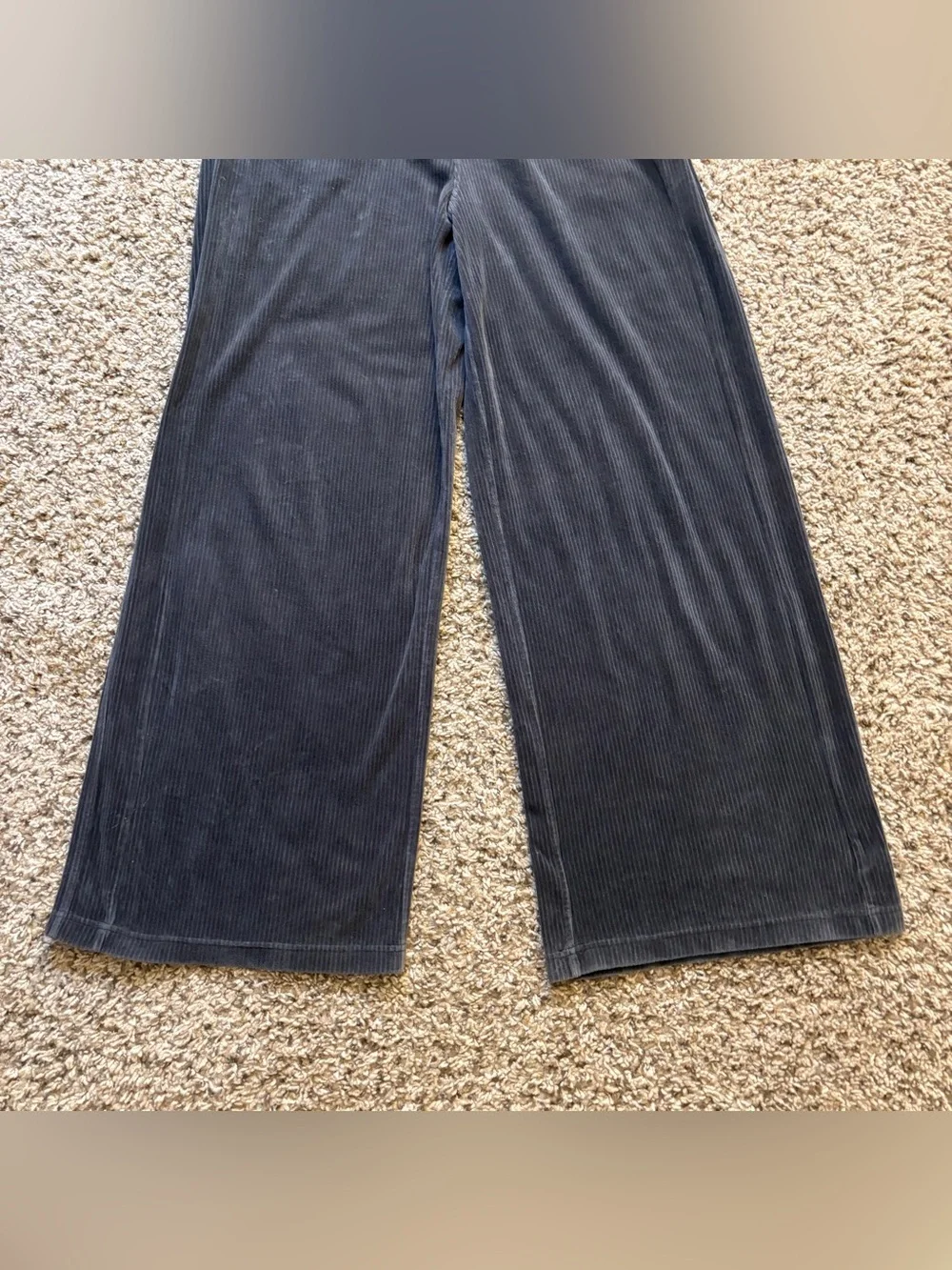 Lululemon Scuba Mid-Rise Wide-Leg Pant Velvet in Grey Size Women’s 12 - Large
